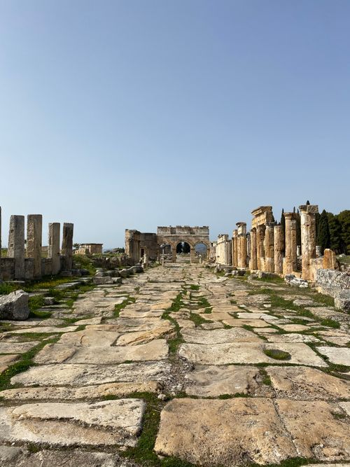 Free Explore the impressive ancient ruins of Hierapolis, an iconic historical site in Turkey. Stock Photo