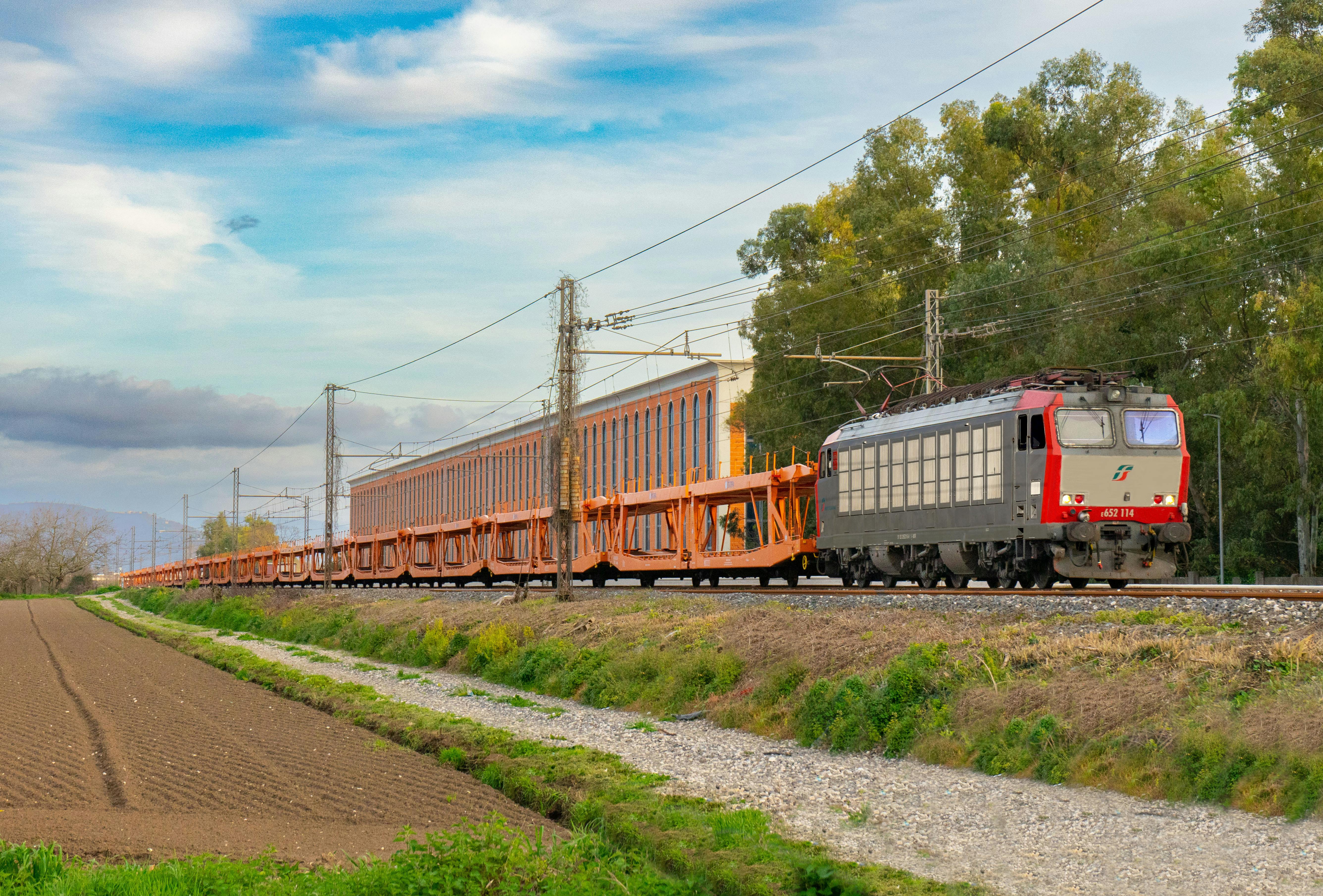 Avanço Agrícola no Mato Grosso Desafia Infraestrutura e Impulsiona Expansão Ferroviária