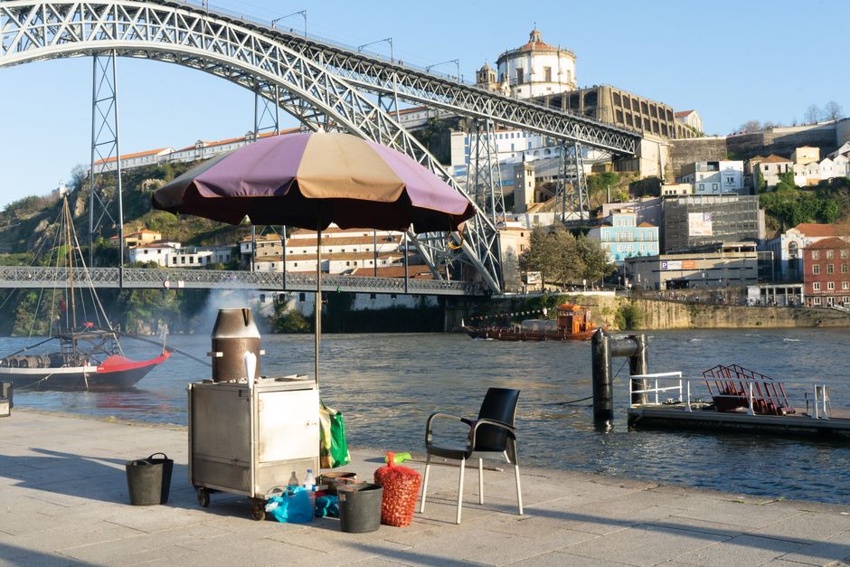 The Douro River's <span class="notranslate"><em>Cais</em></span> at sunset, filled with lively conversations and delicious food.