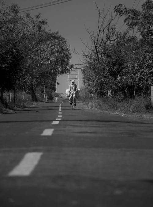 Безкоштовне стокове фото на тему «велосипед, вертикальні постріл, Вибірковий фокус»