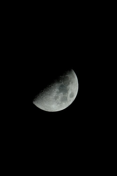 Gratis lagerfoto af astronomi, Halvmåne, lodret skud