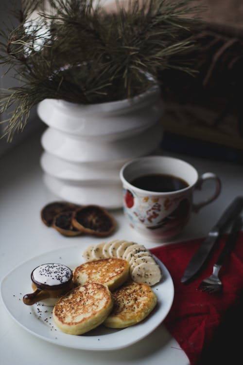 Pancake With Sliced Bananas on Plate