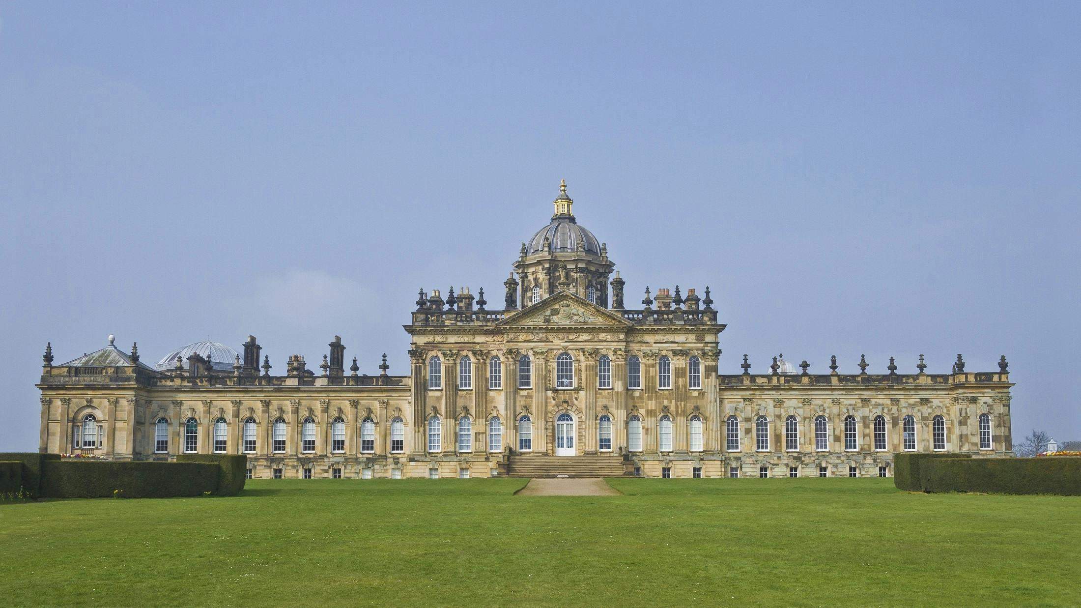 Uncover the Excitement of UK Tourism with These Must-See Attractions and Activities