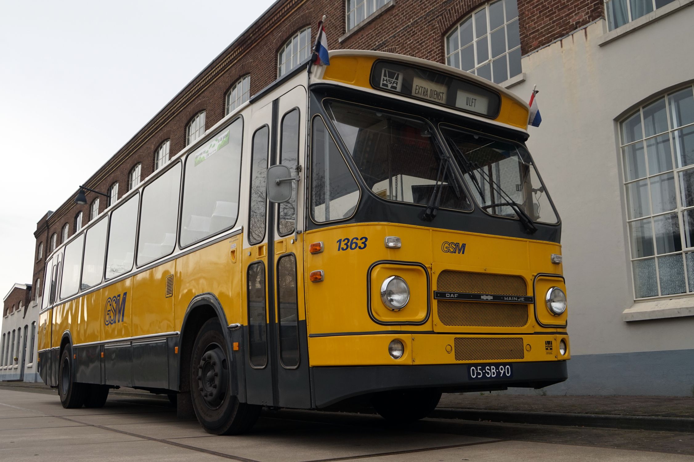 Yellow DAF MB2000 Bus · Free Stock Photo