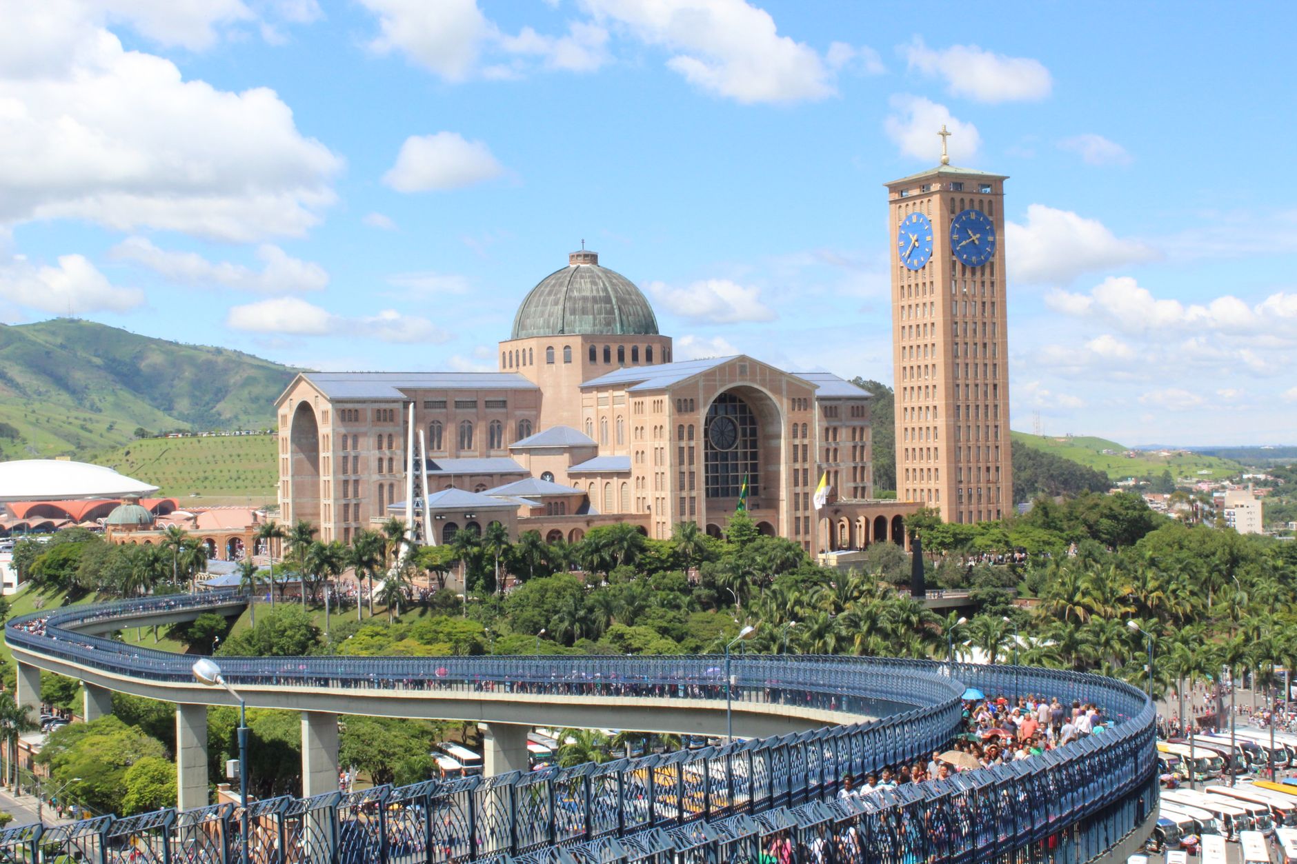 Feriado de 12 de outubro em Aparecida exige preparo