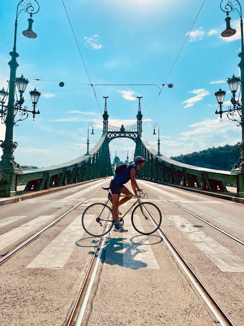 Základová fotografie zdarma na téma biker, Budapešť, jízda na kole