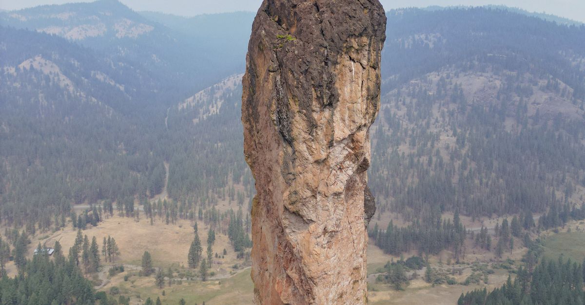 Obogon Rocks Formation Color Steins Pillar Rock Formation in Oregon in USA · Free Stock Photo