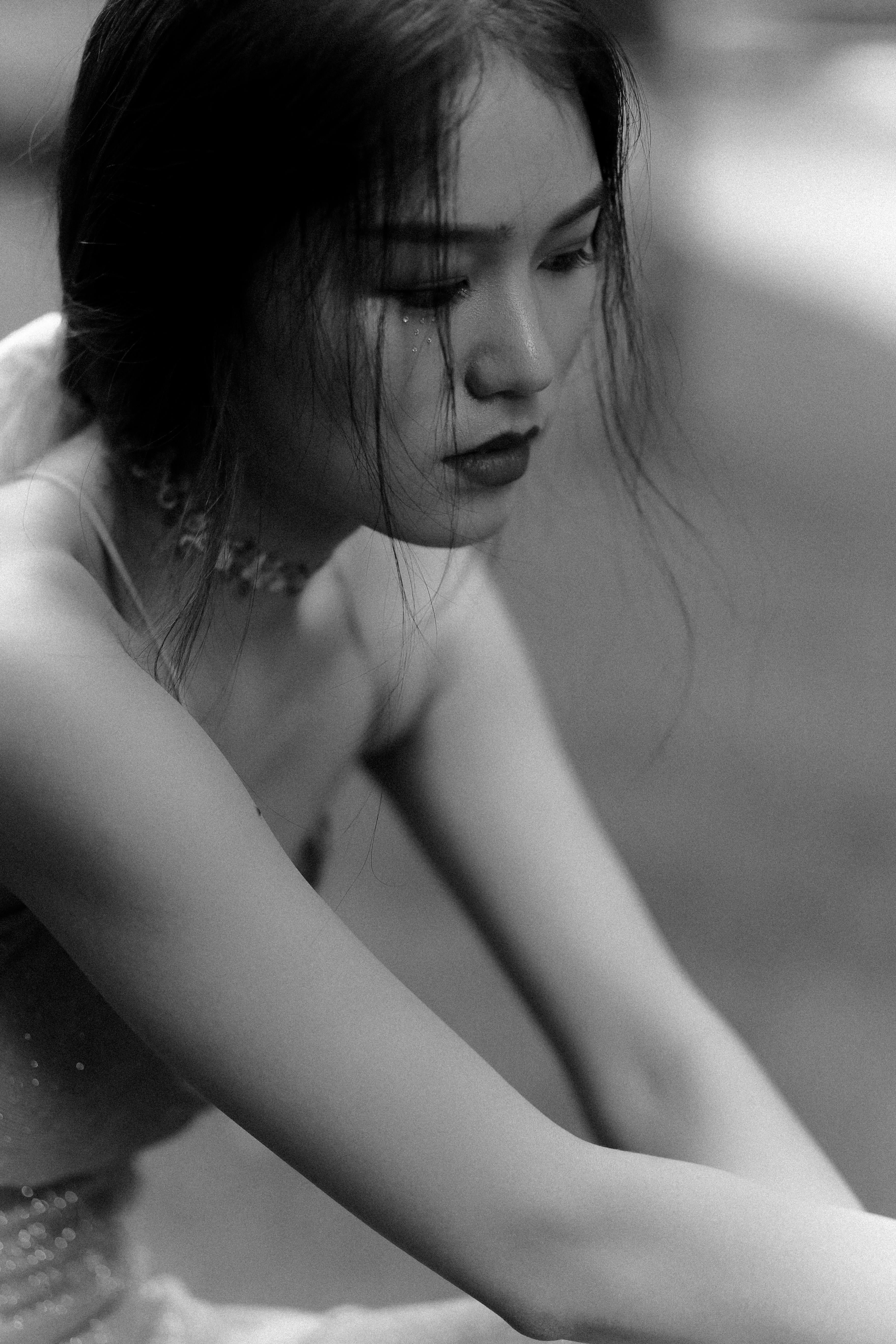 Classic black and white portrait showcasing a woman's elegance and style.