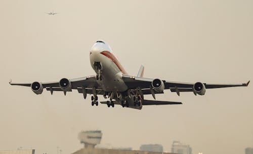 Kostnadsfri bild av avstamp, boeing 747, flygande