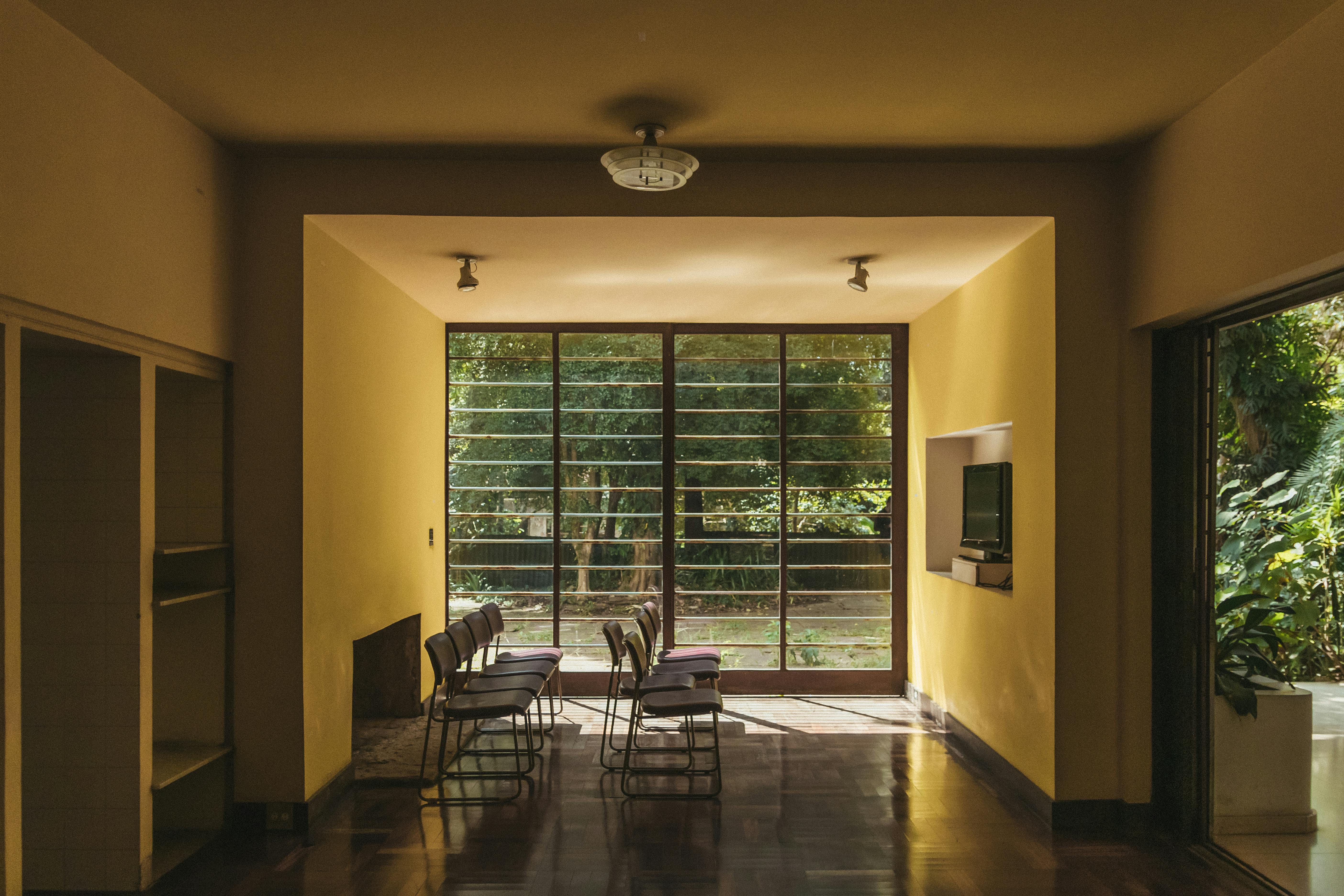 圣保罗的优雅客房以现代设计和自然光线为特色