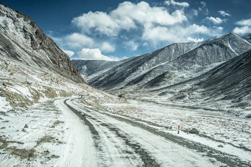 Бесплатное стоковое фото с горы, грязная дорога, долина