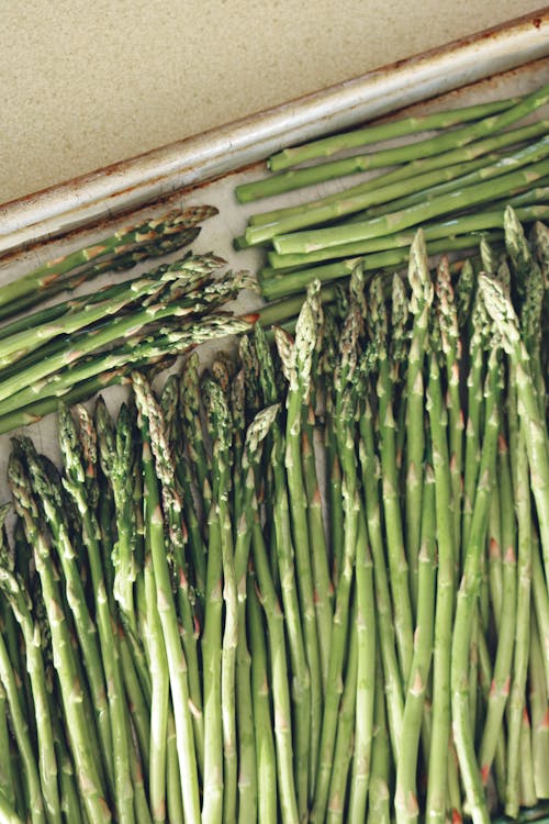 Mazzo Di Asparagi Verdi