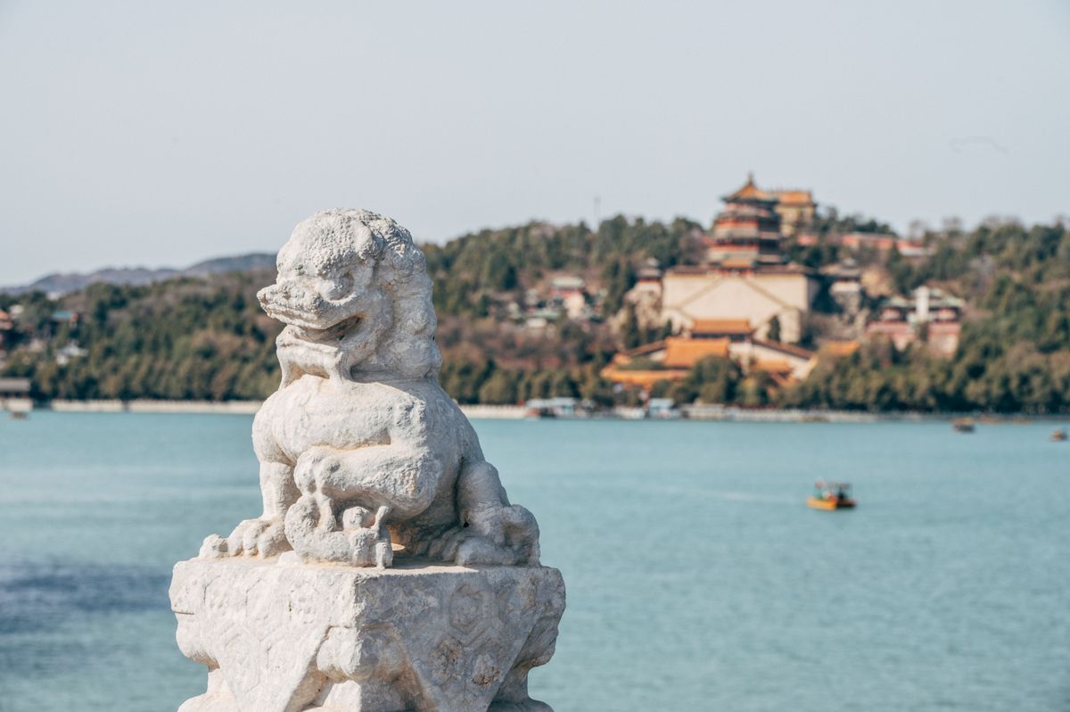 Visit the Yuantong Temple