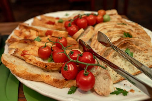 A plate of bread and tomatoes on a table