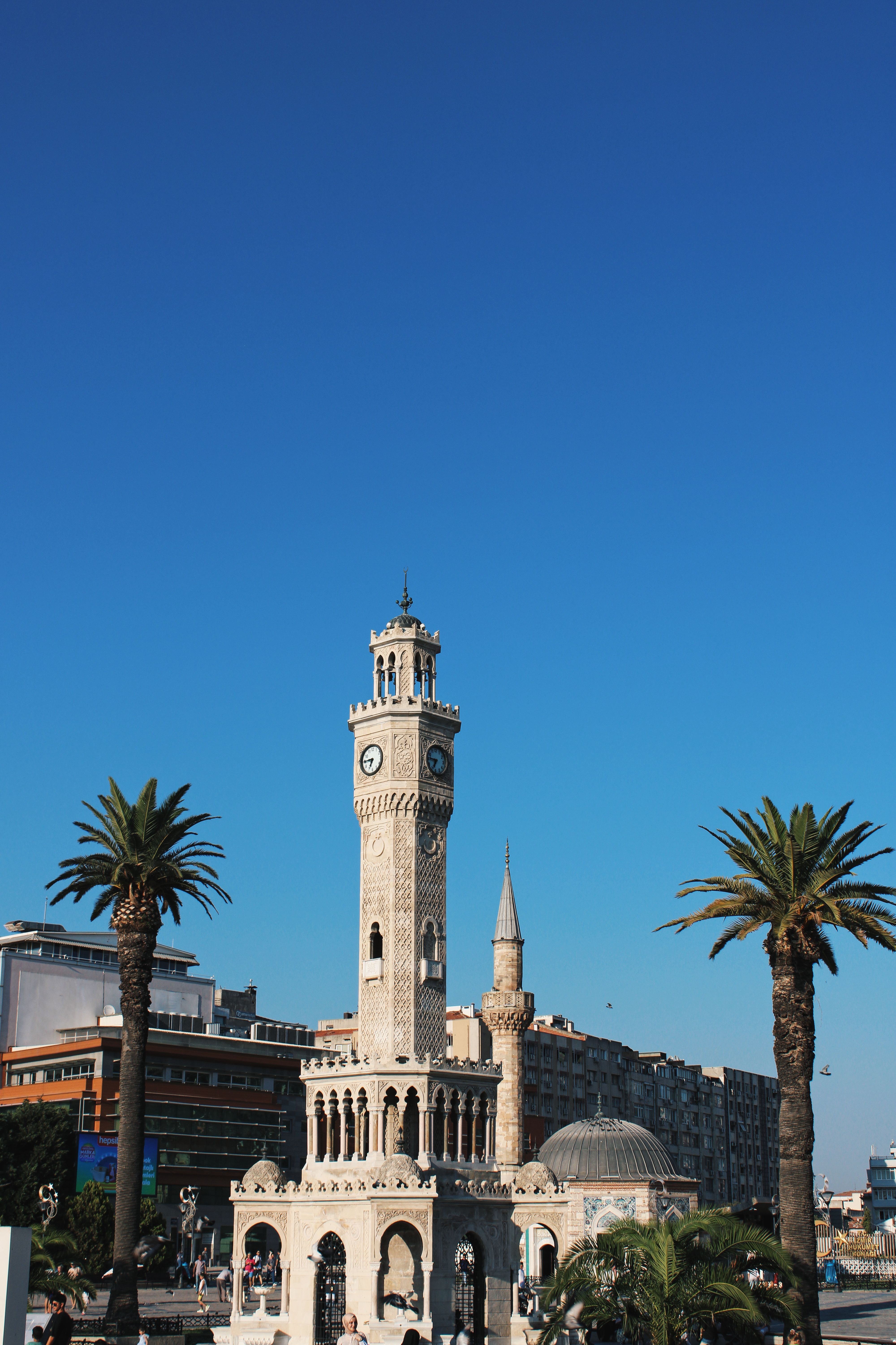 Konak Meydanı & Saat Kulesi — Konak · İzmir Havalimanından Mercedes-Vito ile VIP transfer