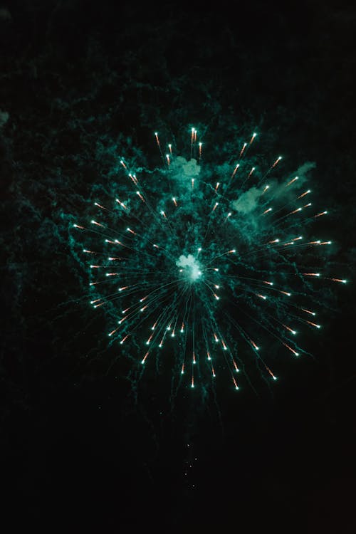 Immagine gratuita di celebrazione, esplosione, fuochi d artificio verdi