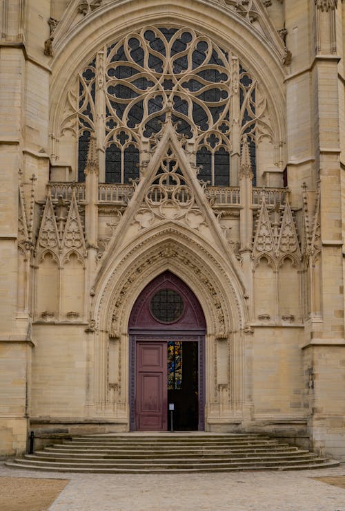 Fotos de stock gratuitas de arquitectura gótica, capilla, fachada