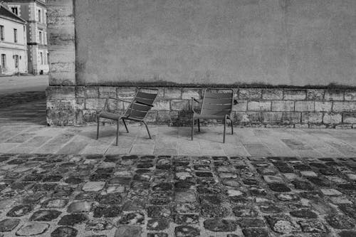 Безкоштовне стокове фото на тему «Будівля, Міський, стільці»