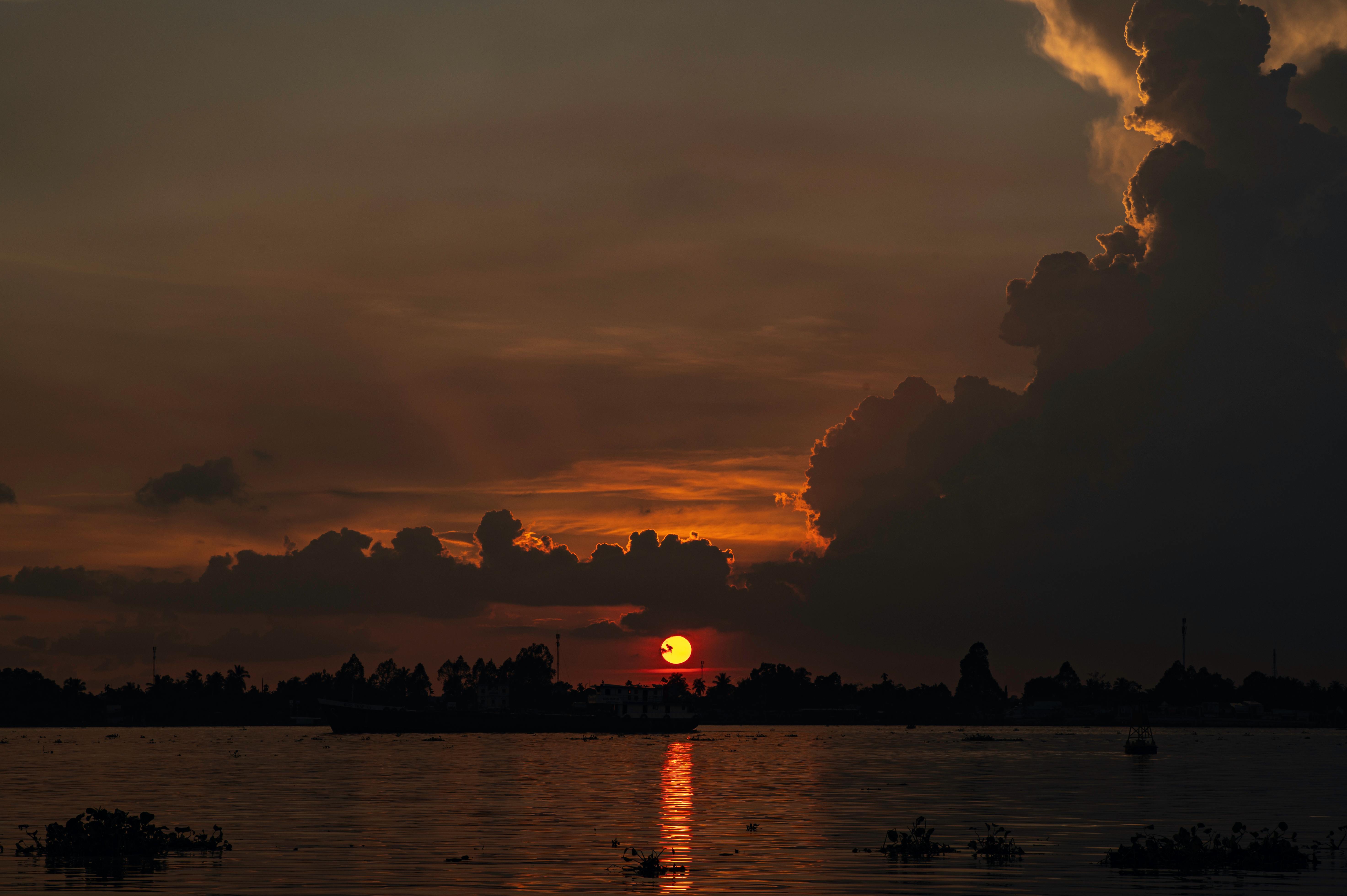 A stunning sunset casting vibrant hues over the Mekong Delta in Cao Lãnh, Vietnam.