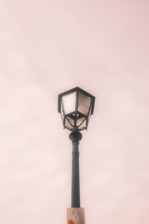 Foto profissional grátis de céu cinza, estilo retrô, lampião