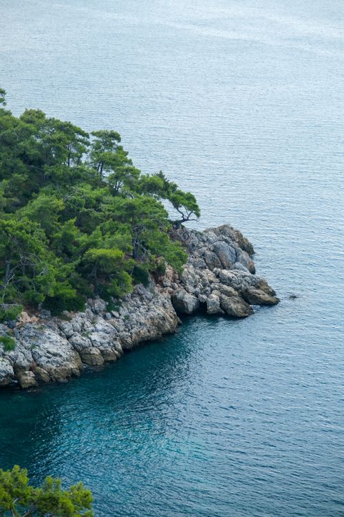 Free Beautiful panoramic view of the rocky seaside cliffs in Antalya, Türkiye. Stock Photo