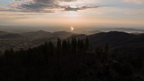 Free Breathtaking view of rolling hills and sunset in Shasta, CA mountains. Stock Photo