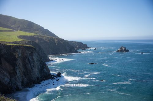 Free Breathtaking view of the rugged coastline at Big Sur, California, showcasing majestic cliffs and the vast Pacific Ocean. Stock Photo