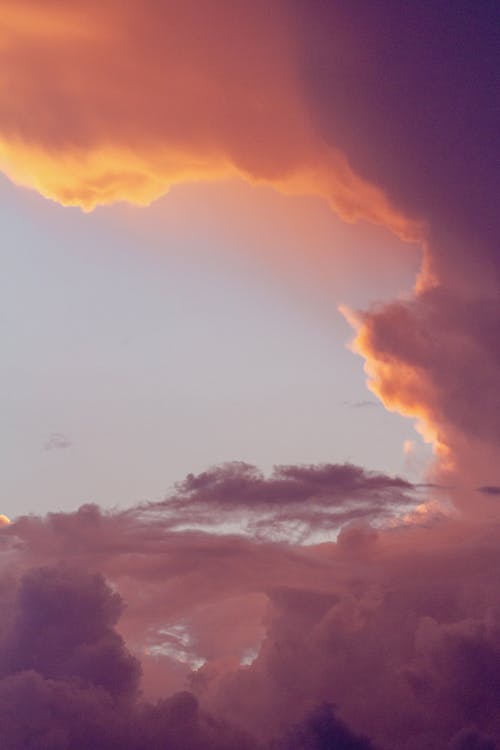 Бесплатное стоковое фото с вертикальный выстрел, небо, облака