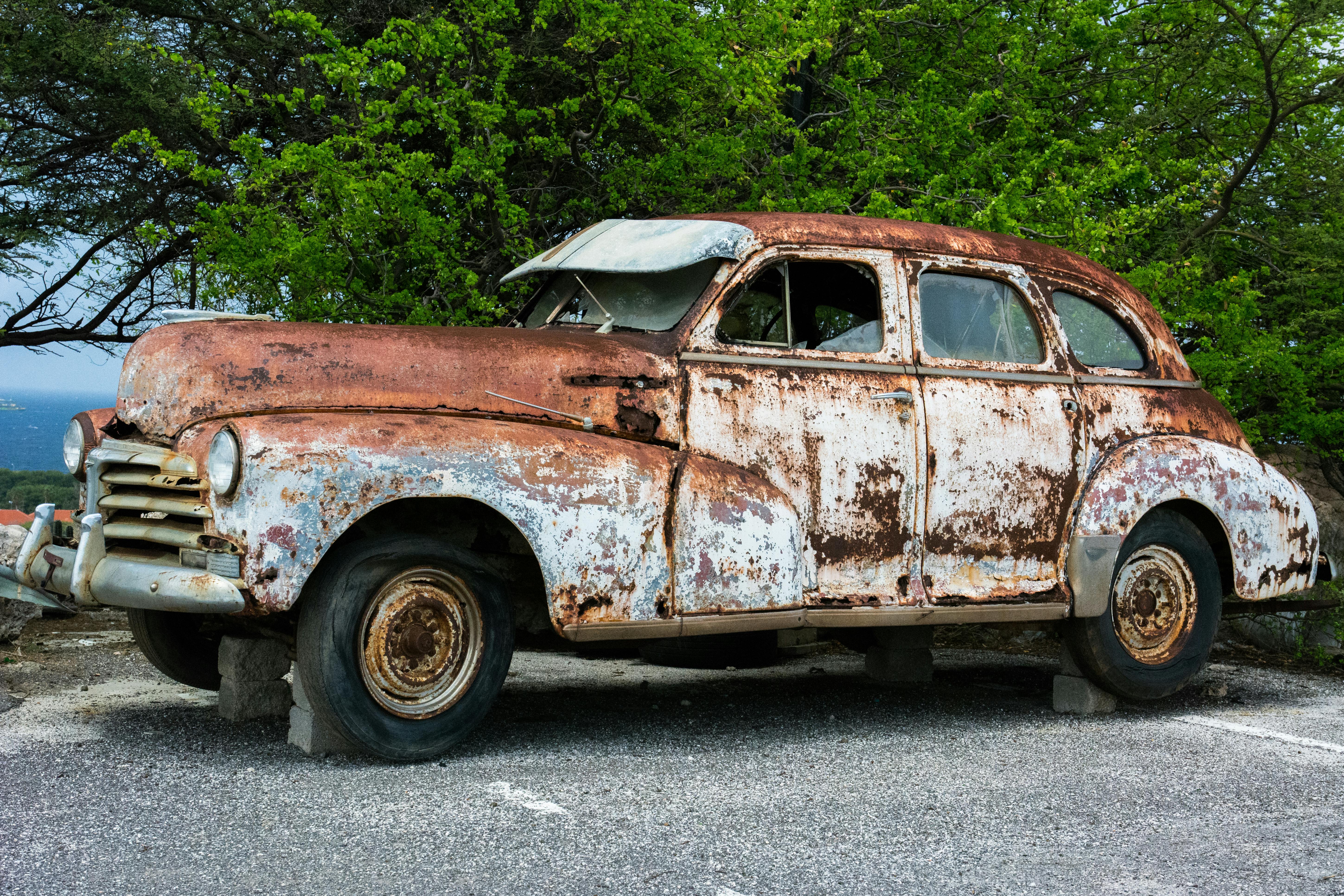 broken-car-vehicle-vintage.jpg?auto=comp