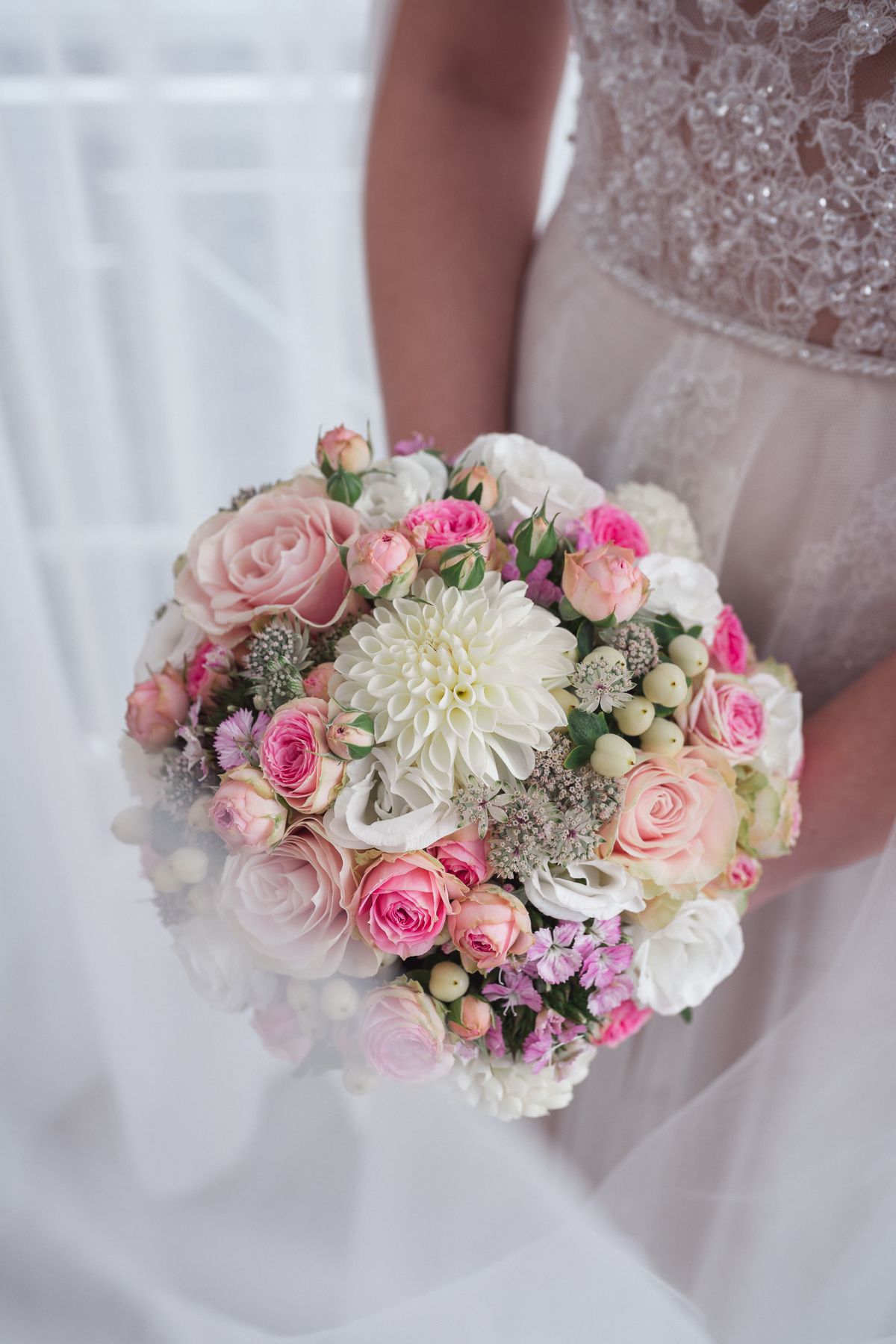 Colorful fuzzy wire bouquet palette ideas