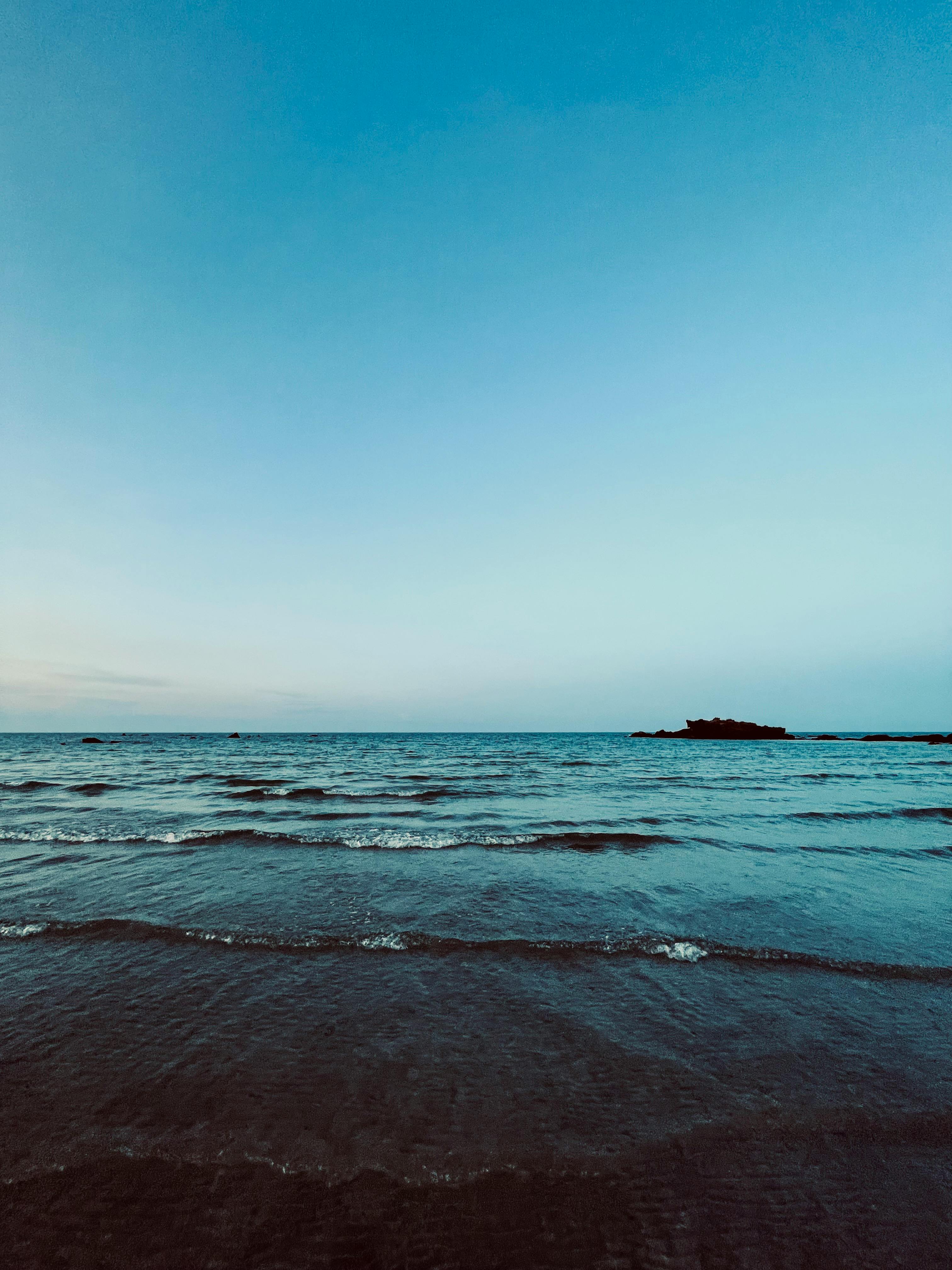 turquoise sea in waves