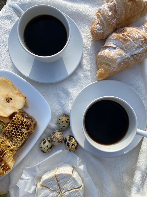 Ingyenes stockfotó croissant-ok, csészék, élelmiszer-fotózás témában