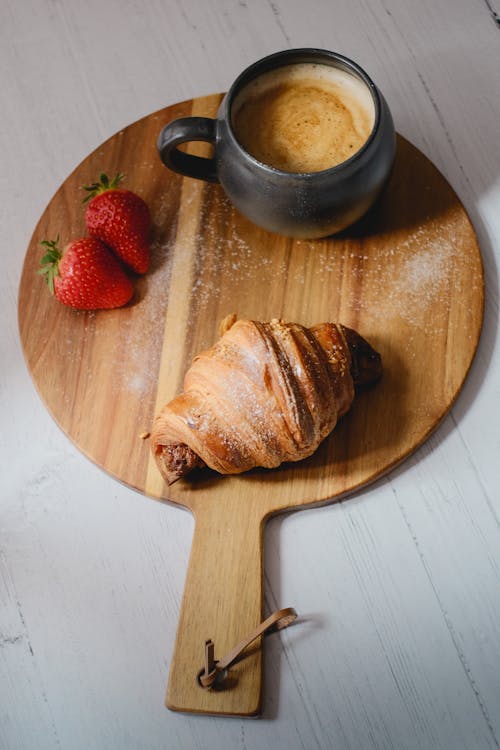 Immagine gratuita di bevanda, caffè, croissant