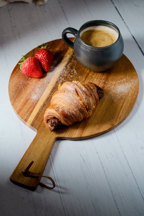 Ingyenes stockfotó croissant, csésze, élelmiszer-fotózás témában