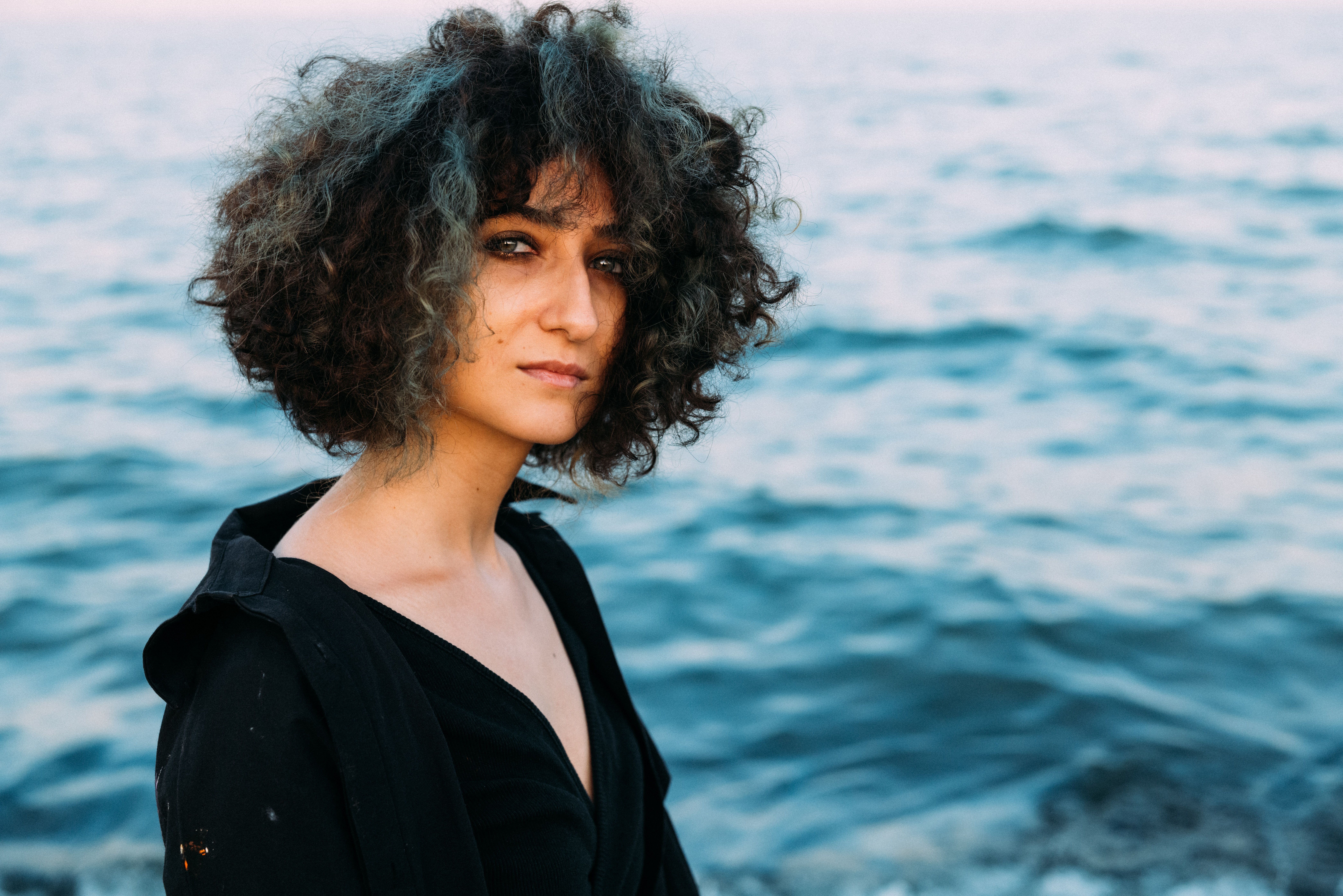 medium length curly layered haircut||haircut-ideas-curly-hair-tips.jpg