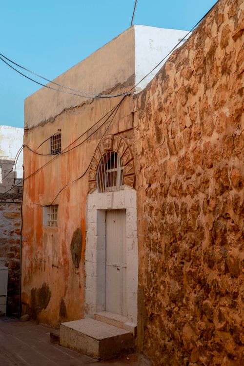 Free Explore the rustic charm of Mardin's stone buildings, showcasing historic architecture in Türkiye. Stock Photo