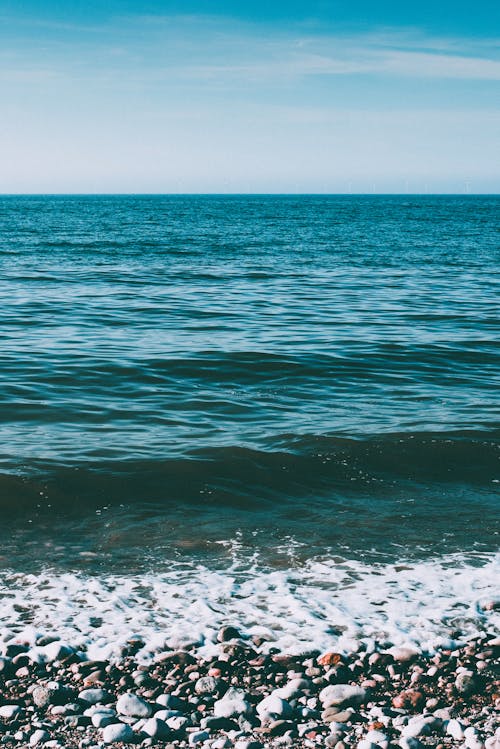 бесплатная Пейзажная фотография морской волны Стоковое фото