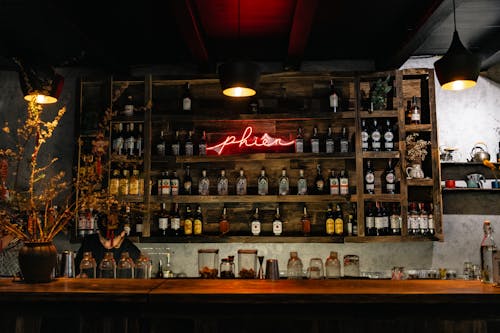 Darmowe zdjęcie z galerii z bar, butelki, neon