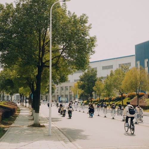 Безкоштовне стокове фото на тему «велосипеди, Вулиця, вулицях міста»