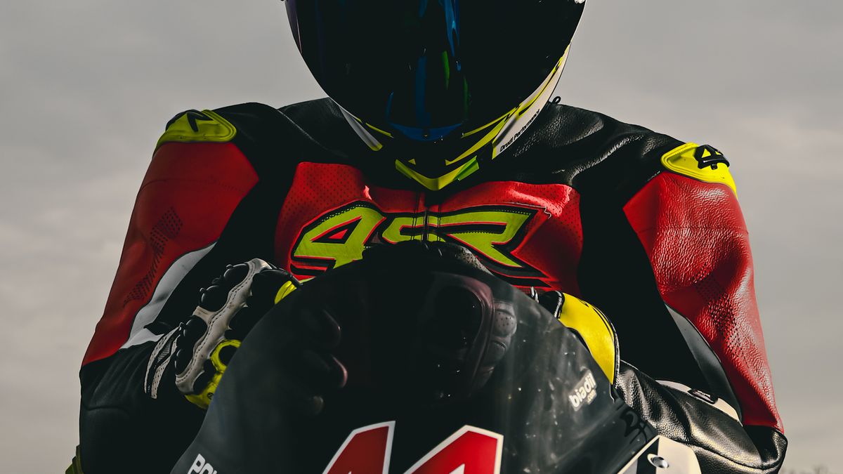 Accessoires indispensables pour les longs trajets en moto en 2026