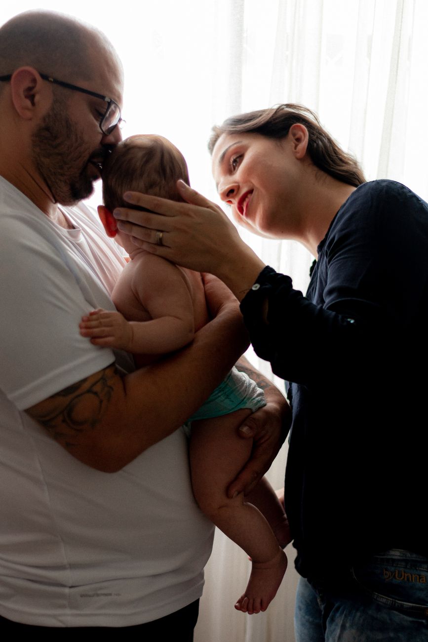 I genitori sono indagati dopo che il bambino ha subito una frattura al cranio ed è risultato positivo alla cocaina e alla marijuana negli Stati Uniti