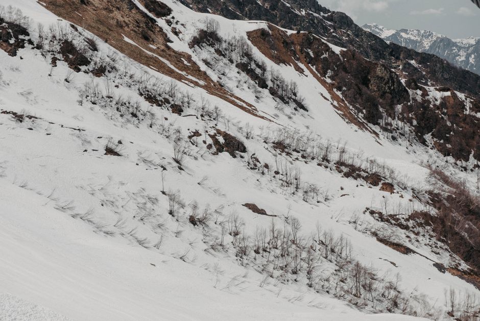 A beautiful snowy mountain landscape showcasing a serene winter scene with snow-covered hills.