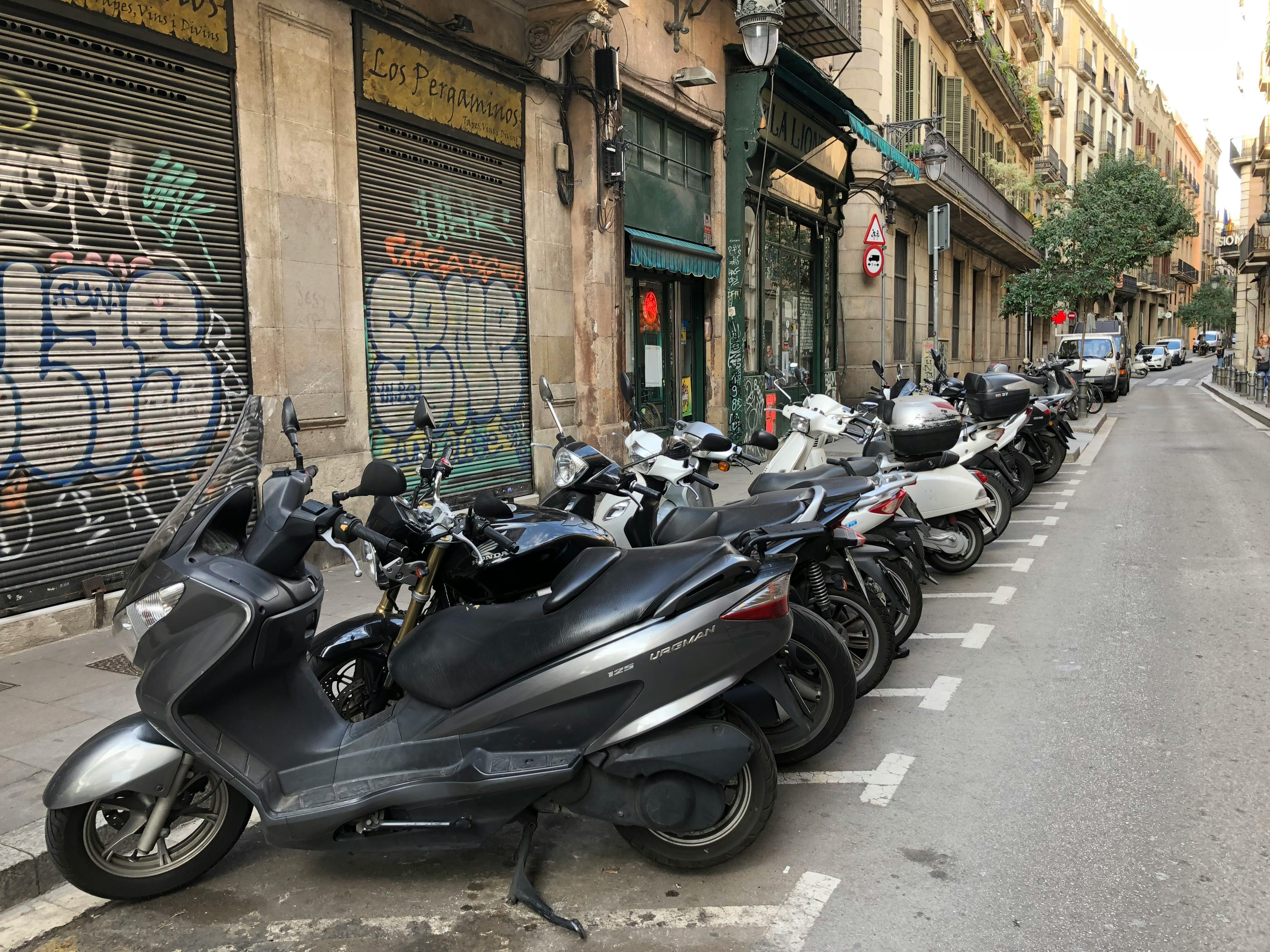 ContiScoot: over 30 Tire Sizes for Urban Mobility and Everyday Commuting — Photo by Jose Cruz on Pexels