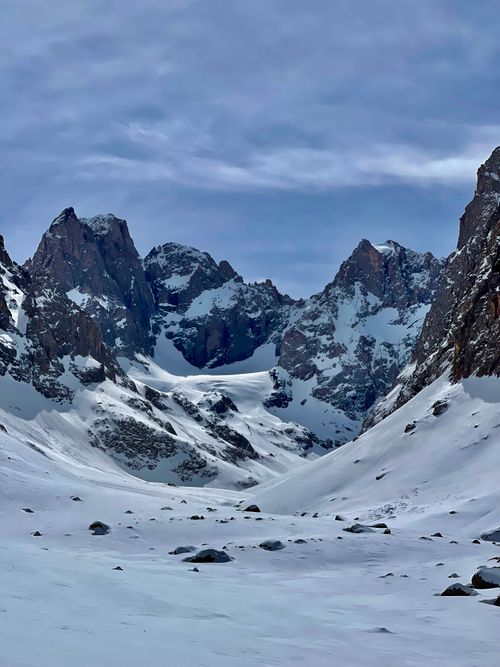 Free Explore the stunning snow-covered mountain range of Kırıkdağ in Hakkari, Türkiye. Stock Photo