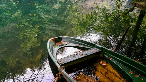 Foto profissional grátis de barco velho, declínio, reflexão de espelho