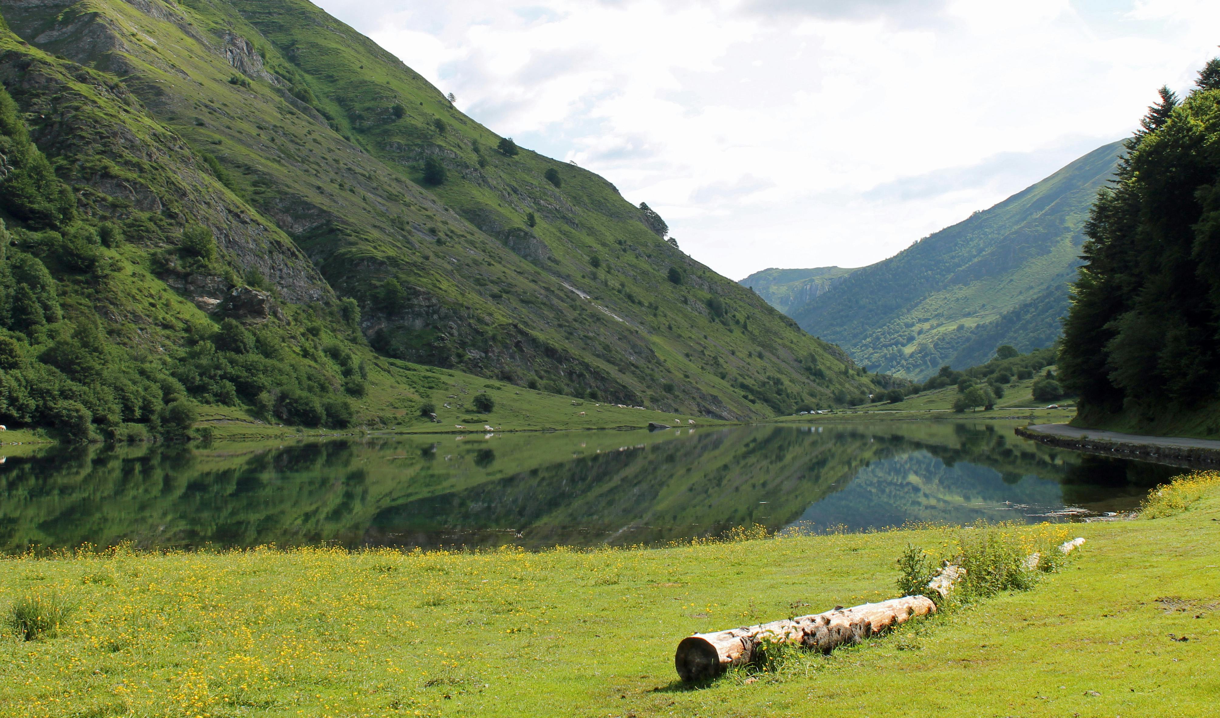 A View of Lac d Estaing Lake in Southwest France · Free Stock Photo