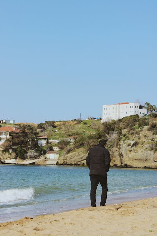 Foto profissional grátis de areia, baía, casaco