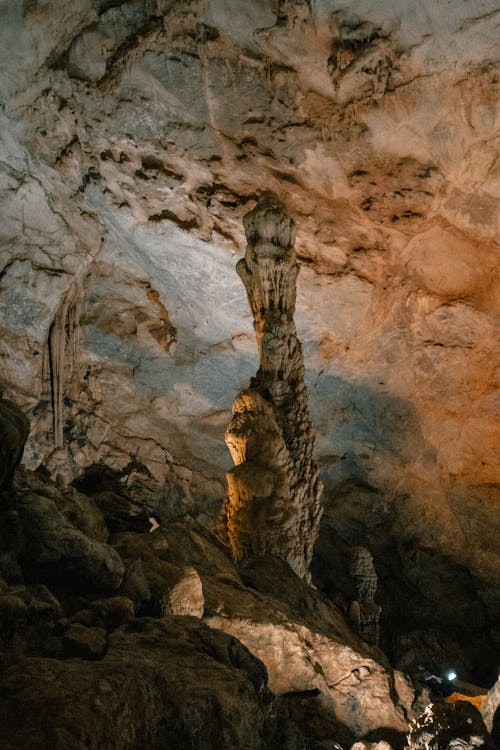 Gratis arkivbilde med erodert, grotte, hule