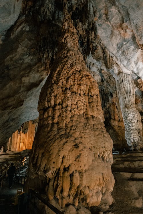 Gratis arkivbilde med erodert, grotte, hule