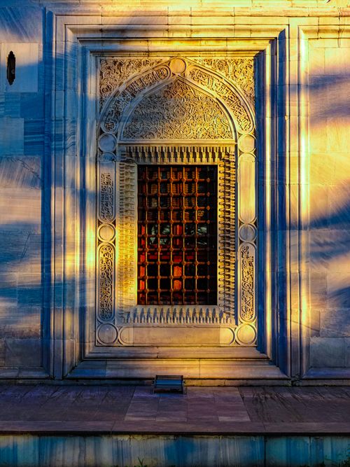 Free Sunlit ornate window of a historic mosque in Bursa, showcasing intricate Islamic architecture. Stock Photo
